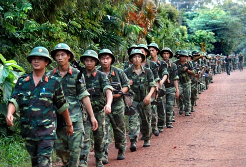 Hành quân ra thao trường huấn luyện