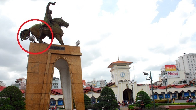 Doi tuong dai Tran Nguyen Han ve cong vien Phu Lam hinh anh