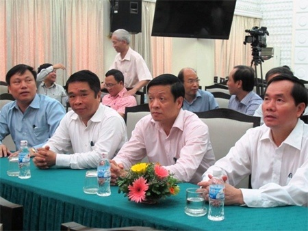 Nua so nguoi thi tuyen Vu truong la Vu pho hinh anh