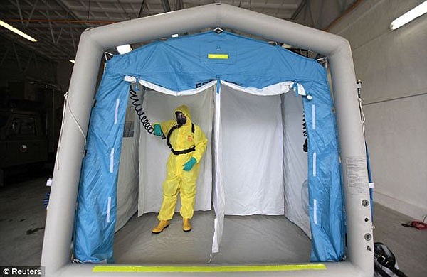 Viet Nam co he thong tieu doc khu trung di dong phong Ebola hinh anh