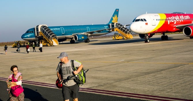 2 may bay Viet Nam lam kich hoat he thong canh bao va cham hinh anh