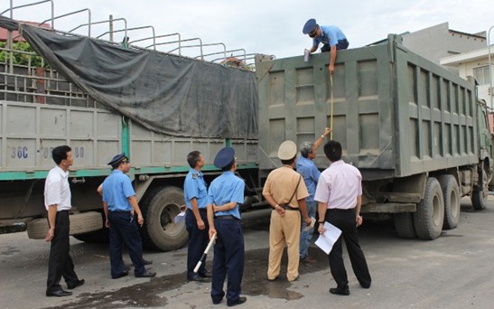 Cat thung truc tiep gan 80 xe tai hinh anh