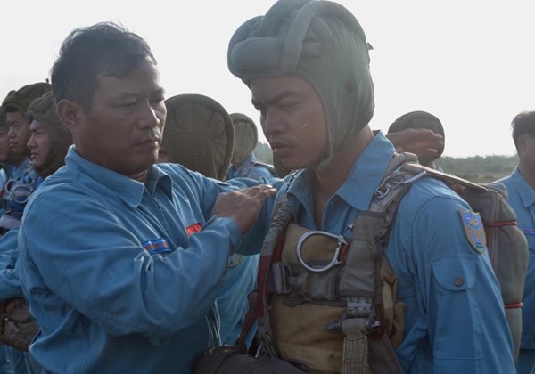 Chuẩn bị lên máy bay.