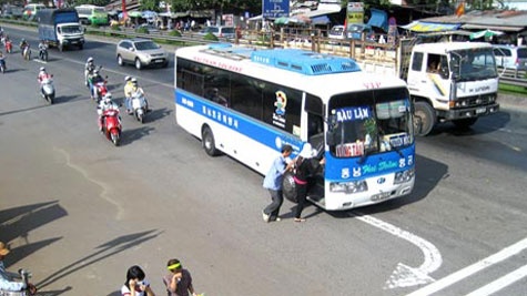 Ben xe Mien Dong, Mien Tay 'doi khach' vi xe tra hinh hinh anh