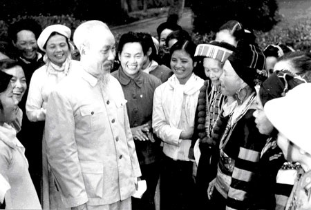 Su gia My ke chuyen Bac Ho lam Cach mang thang Tam hinh anh