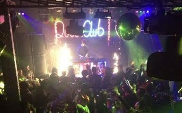 6 thanh nien chet tai quan karaoke hinh anh