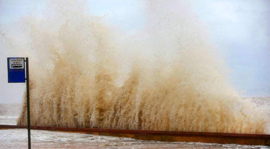 Canh ngon ngang noi Chim Mong bien quet qua hinh anh