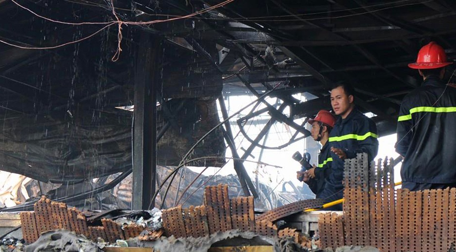 10 nguoi bong ho hap sau vu chay Luxury bar hinh anh