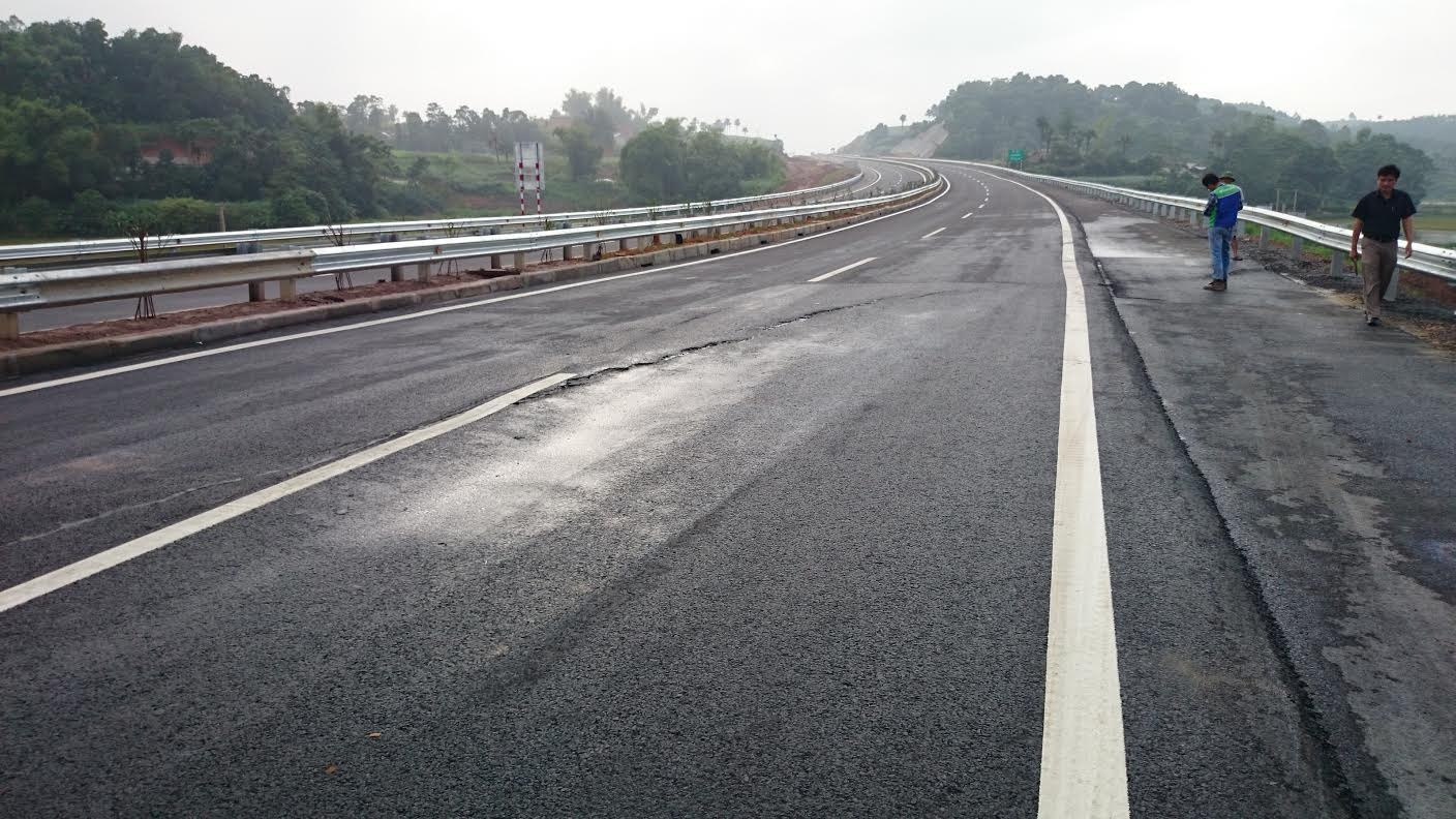 Nut cao toc Noi Bai - Lao Cai do 'dia chat bat kha khang' hinh anh