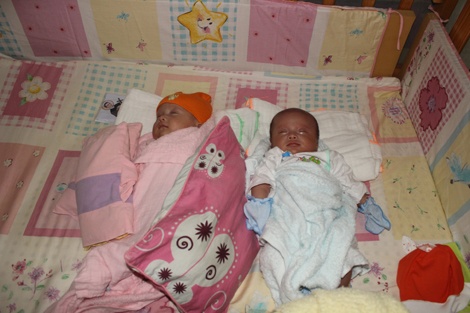 Bé Gia Bình và Gia An.