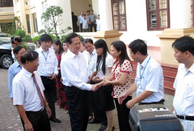 Lam gi cung huong den nhan dan, phuc vu nhan dan hinh anh