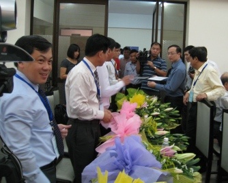 Thay giao vuot mat 3 cuc pho, trung tuyen cuc truong hinh anh