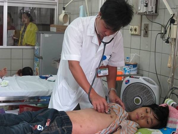 Cuu song benh nhi nhiem trung huyet do vi khuan khang thuoc hinh anh