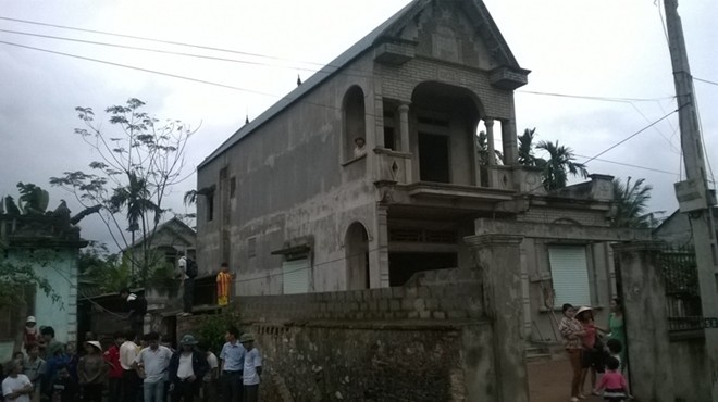 Trượt lở đất hoàn toàn có thể lan tỏa đến móng các nhà xung quanh khu vực - ảnh Duy Cảnh