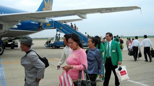 San bay Tan Son Nhat un u vi mat dien hinh anh