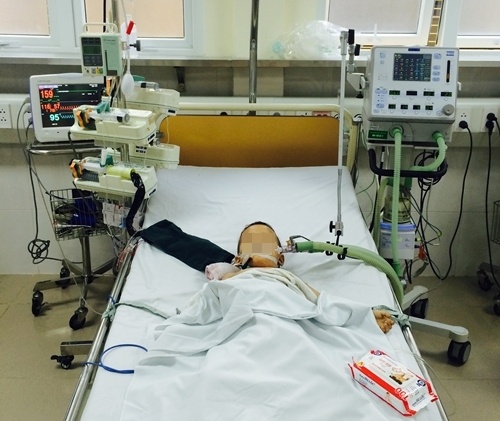 Ở tuổi lên 3, bố mẹ tuyệt đối không nên để các bé ở nhà một mình