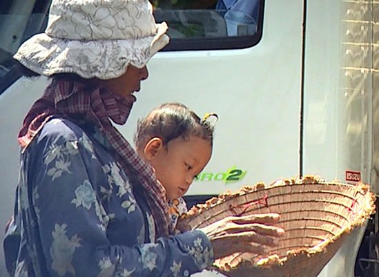 Doc gia ung ho quyet liet viec khong cho tien nguoi an xin hinh anh