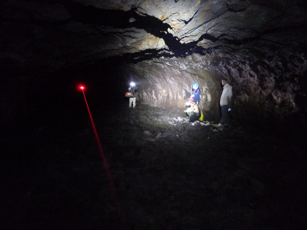 Đo đặc bằng tia Laser trong hang C3