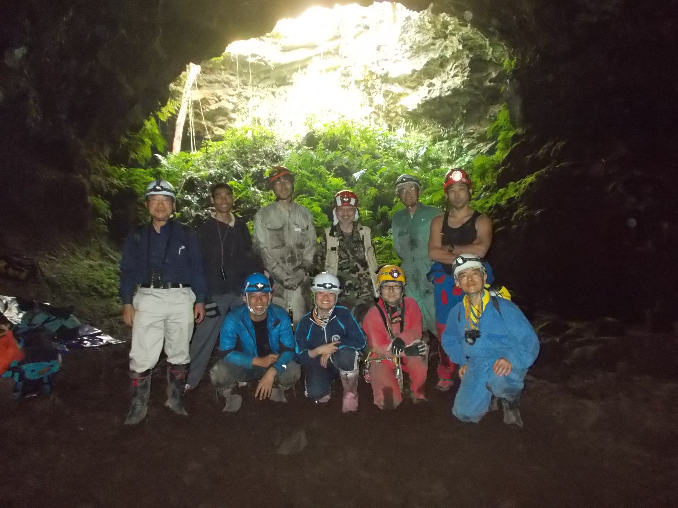 Các thành viên trong đoàn tham gia khảo sát và đo đạc hang C7