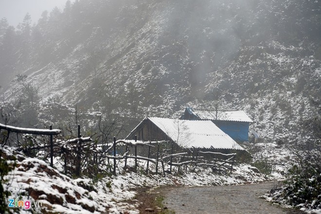 Tuyết đã rơi, khiến khung cảnh Sa Pa nhìn như các nước châu Âu - ảnh: Hoàng Hà