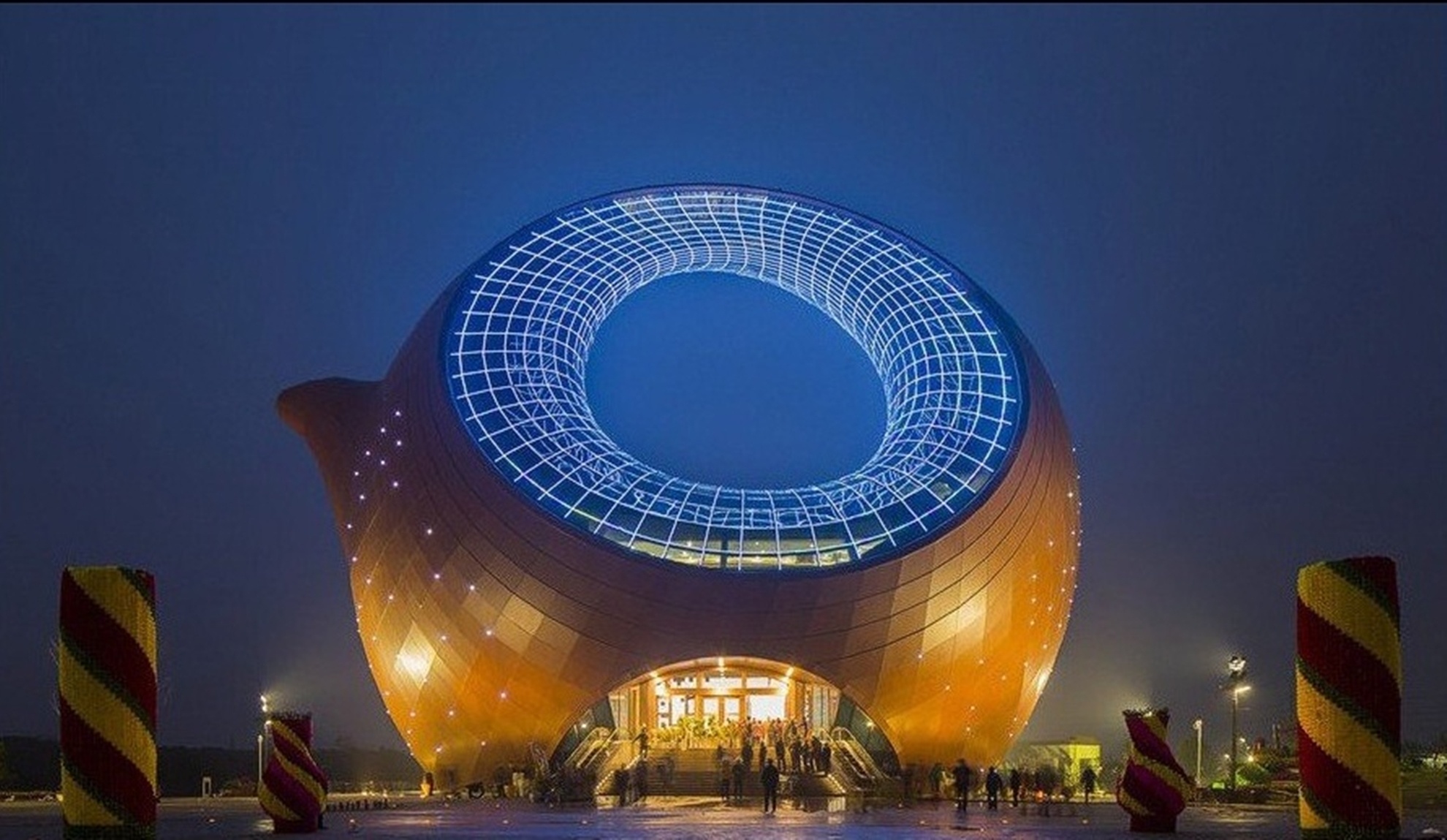 Nhung toa nha co hinh dang ky quac nhat tai Trung Quoc hinh anh