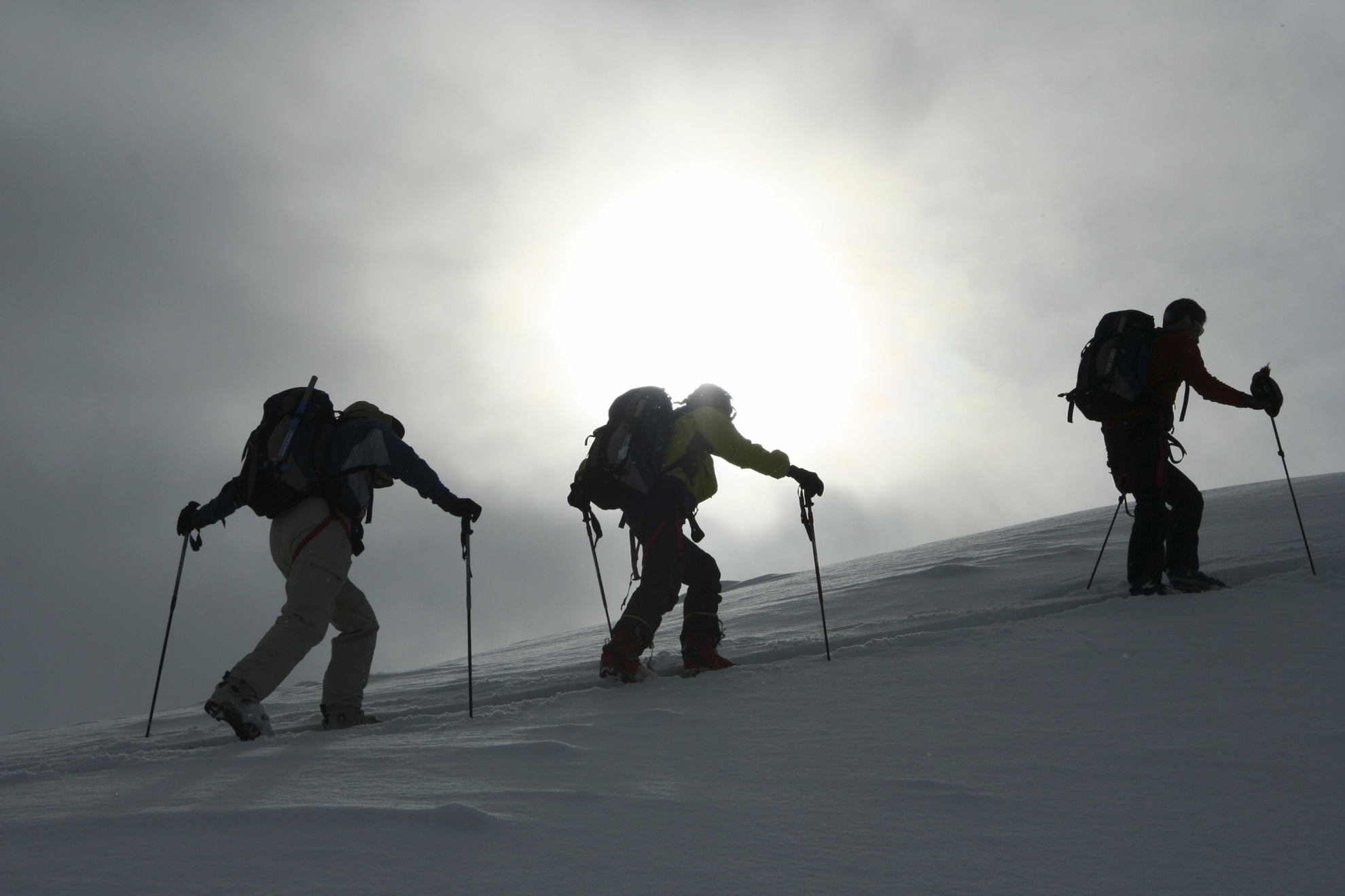 4 thoi quen chi tieu can tranh trong lua tuoi 20 hinh anh