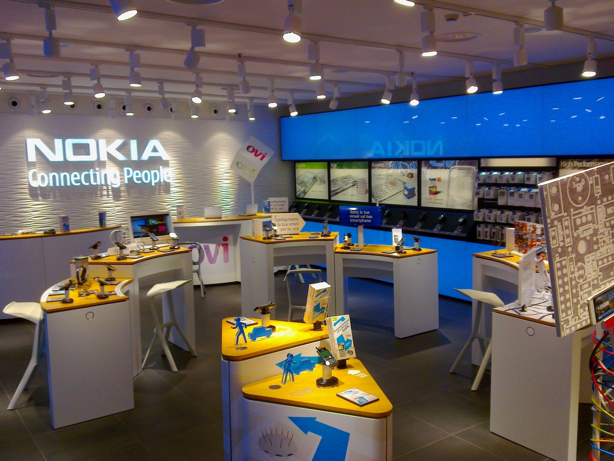 Nokia: Hanh trinh tu thuong hieu 300 ty do den ban minh hinh anh