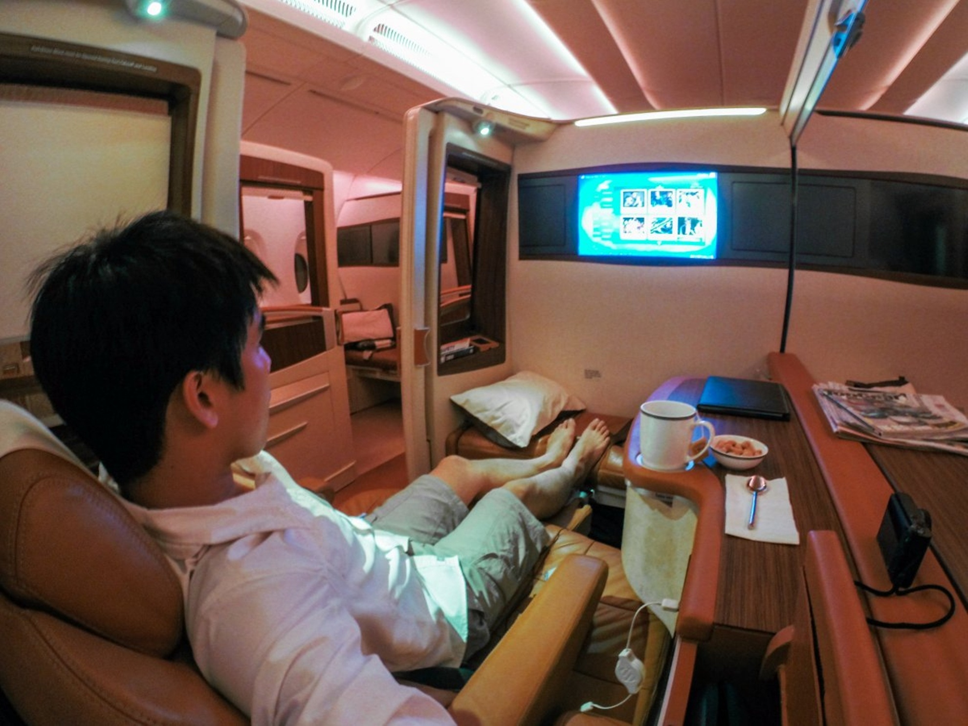 Ve may bay tren ca hang nhat cua Singapore Airlines co gi? hinh anh