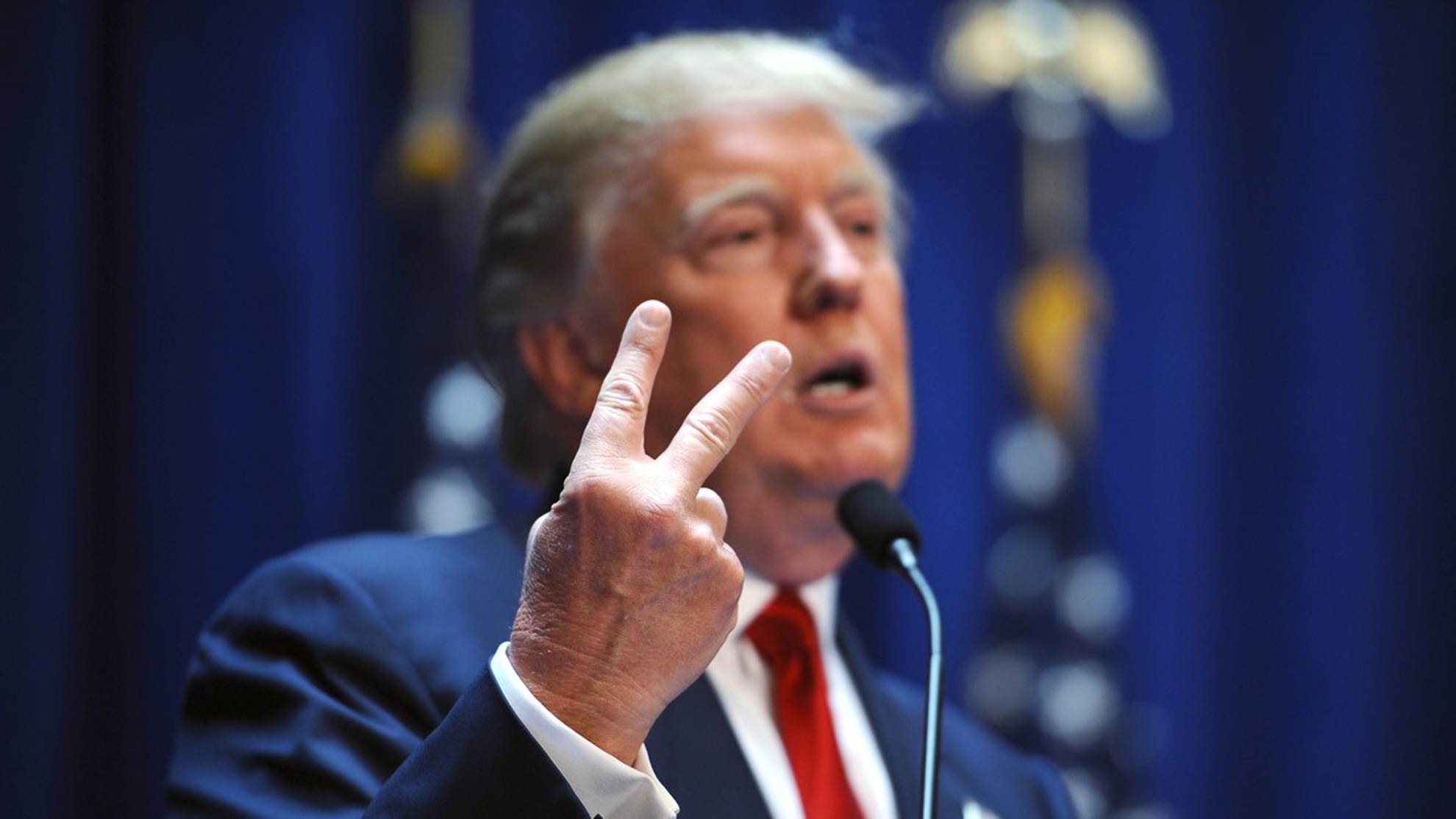 Nghi van Donald Trump thoi phong tai san de tranh cu hinh anh