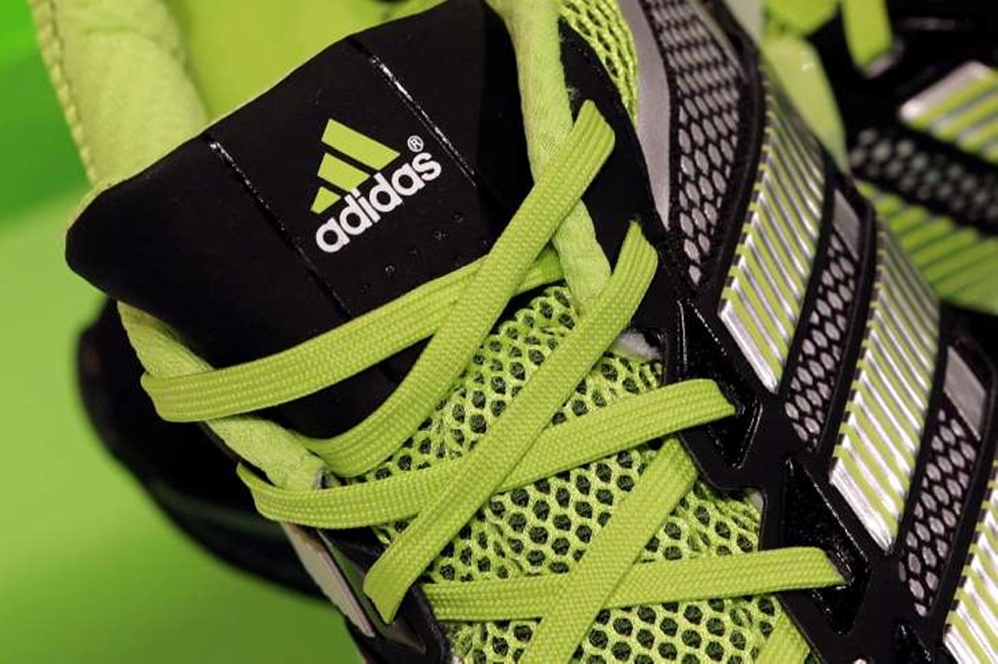 9 thuong hieu noi tieng trong con bao thoai trao hinh anh