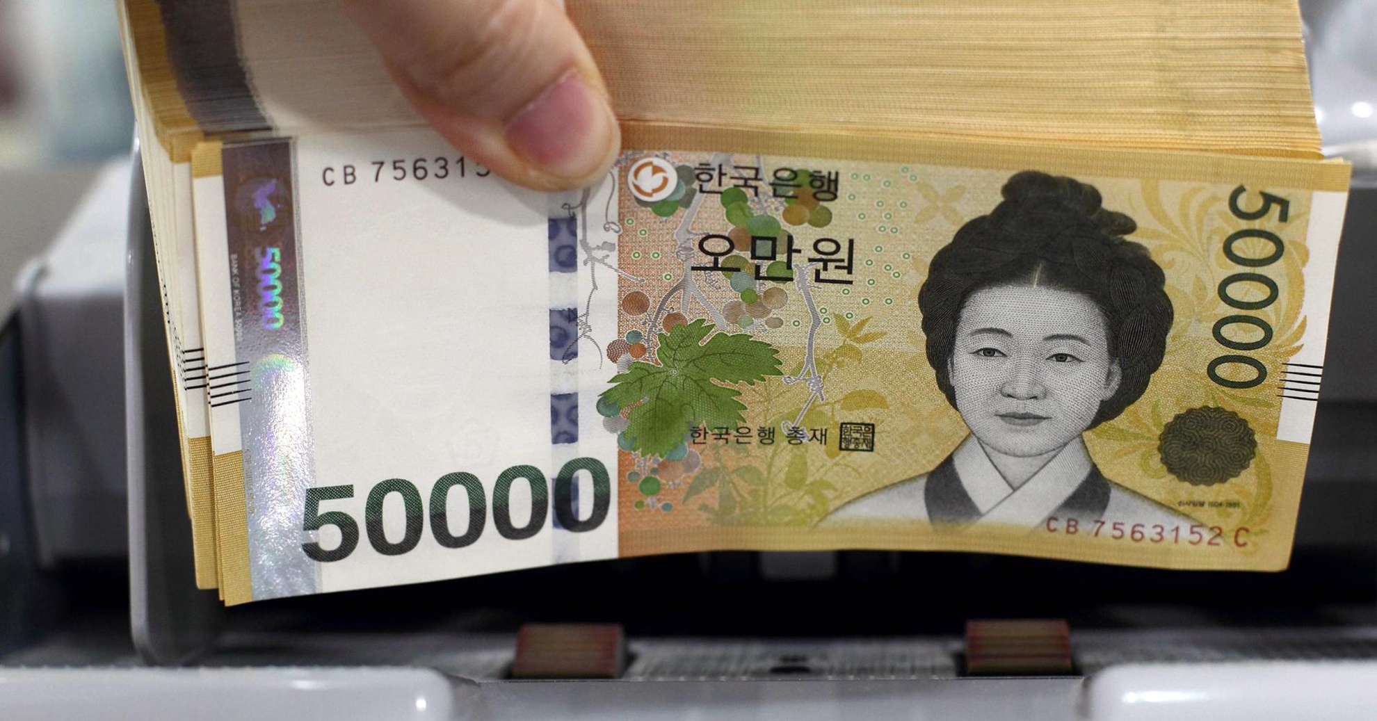 10 dong tien de ton thuong nhat boi nhan dan te hinh anh