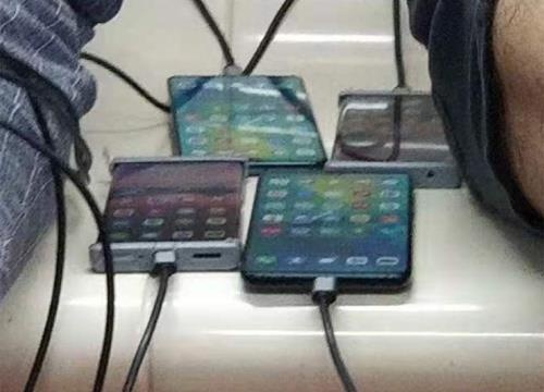 Huawei Mate 30 Pro lo anh tren tau dien ngam hinh anh