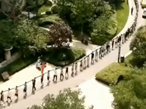 Hang tram nguoi dan Trung Quoc giup khieng cap nang 22.000 kg hinh anh