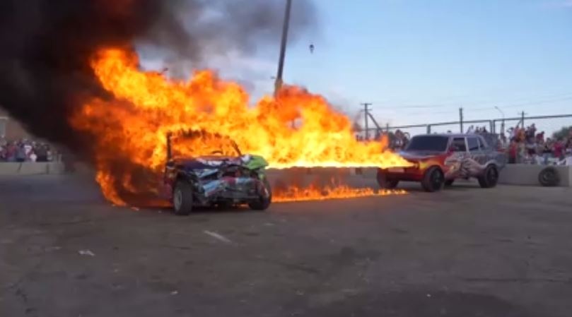 Chiec oto co the phun ra lua hinh anh