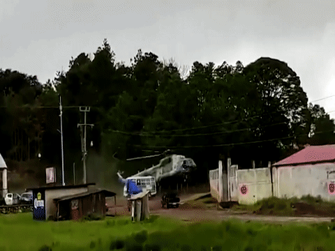 Truc thang gap su co khi ha canh hinh anh