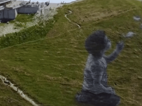 Buc tranh graffiti khong lo tren day Alps hinh anh