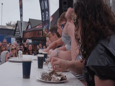 Cuoc thi an hau nhanh o Anh hinh anh