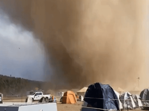 Loc bui tan cong leu trai cua linh cuu hoa o My hinh anh