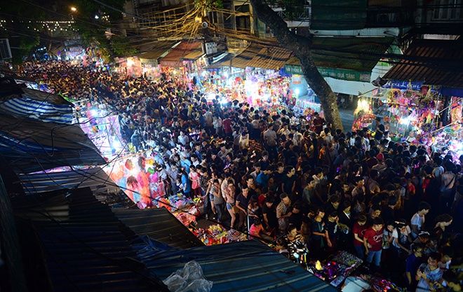 Toat mo hoi dao choi trung thu pho co hinh anh