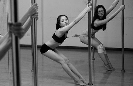 Mot ngay trong lop hoc cua co giao day mua cot xinh dep hinh anh