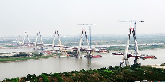 Can canh cau day vang dai nhat Viet Nam hinh anh