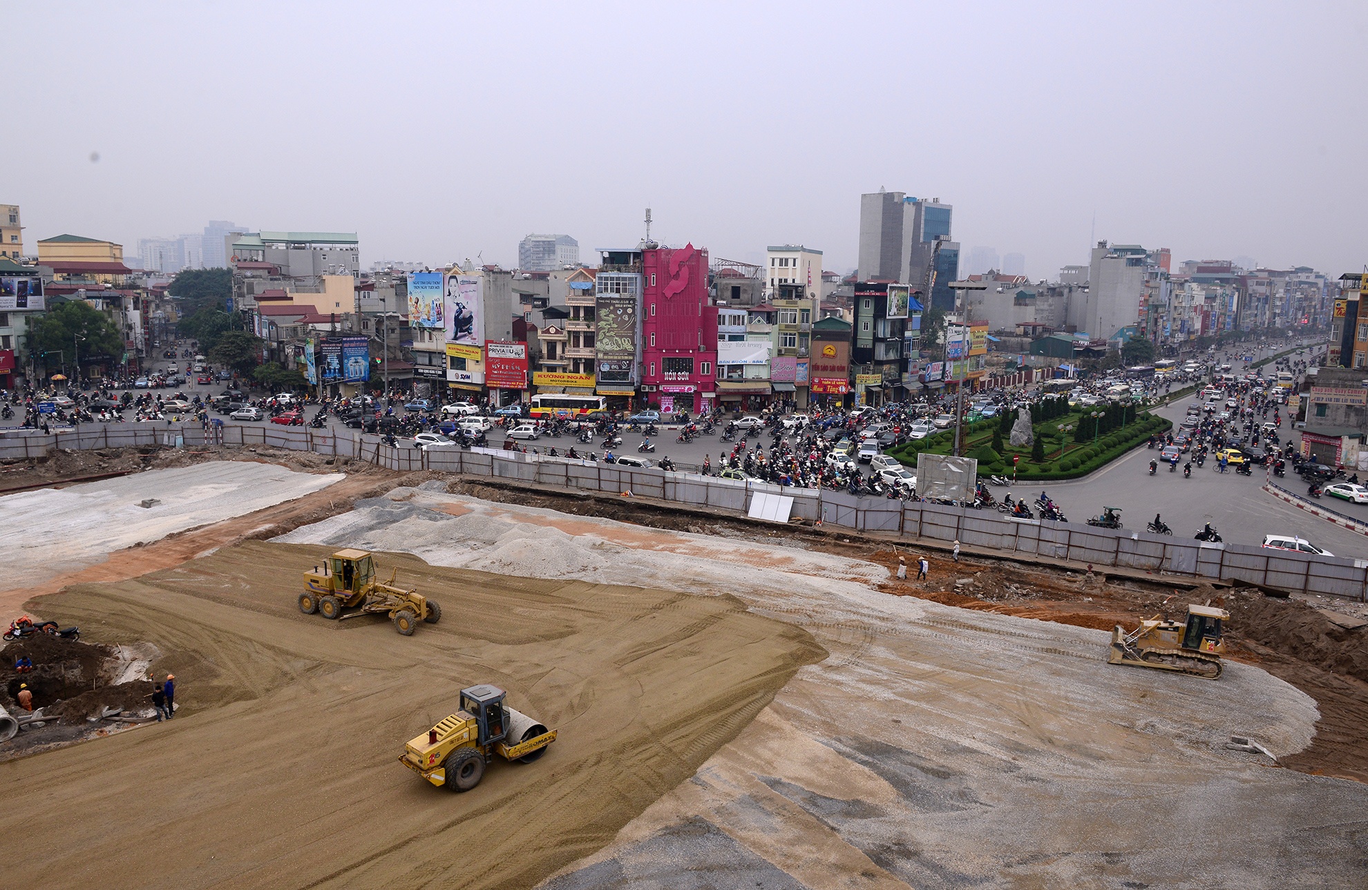 Duong noi Hoang Cau - O Cho Dua 30 trieu USD van ngon ngang hinh anh