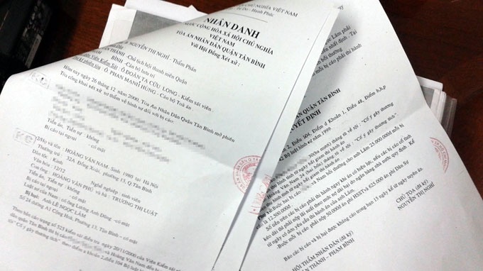 Thoat an tu nho toa an lam that lac ban an hinh anh