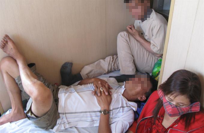 Va vat tren tau Thong Nhat ve que ngay giap Tet hinh anh