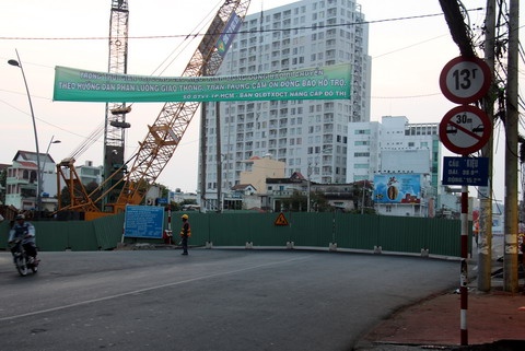 Dong cau huyet mach cuoi cung o TP.HCM de xay moi hinh anh