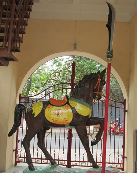 Doc dao ngoi chua 20 nam tra no duc tuong ngua Xich Tho hinh anh