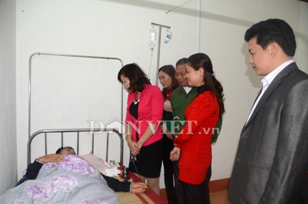 Thay giao bi lay soi vat va chong lai benh hinh anh