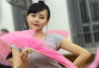 Nu thac si day mua xinh dep hinh anh