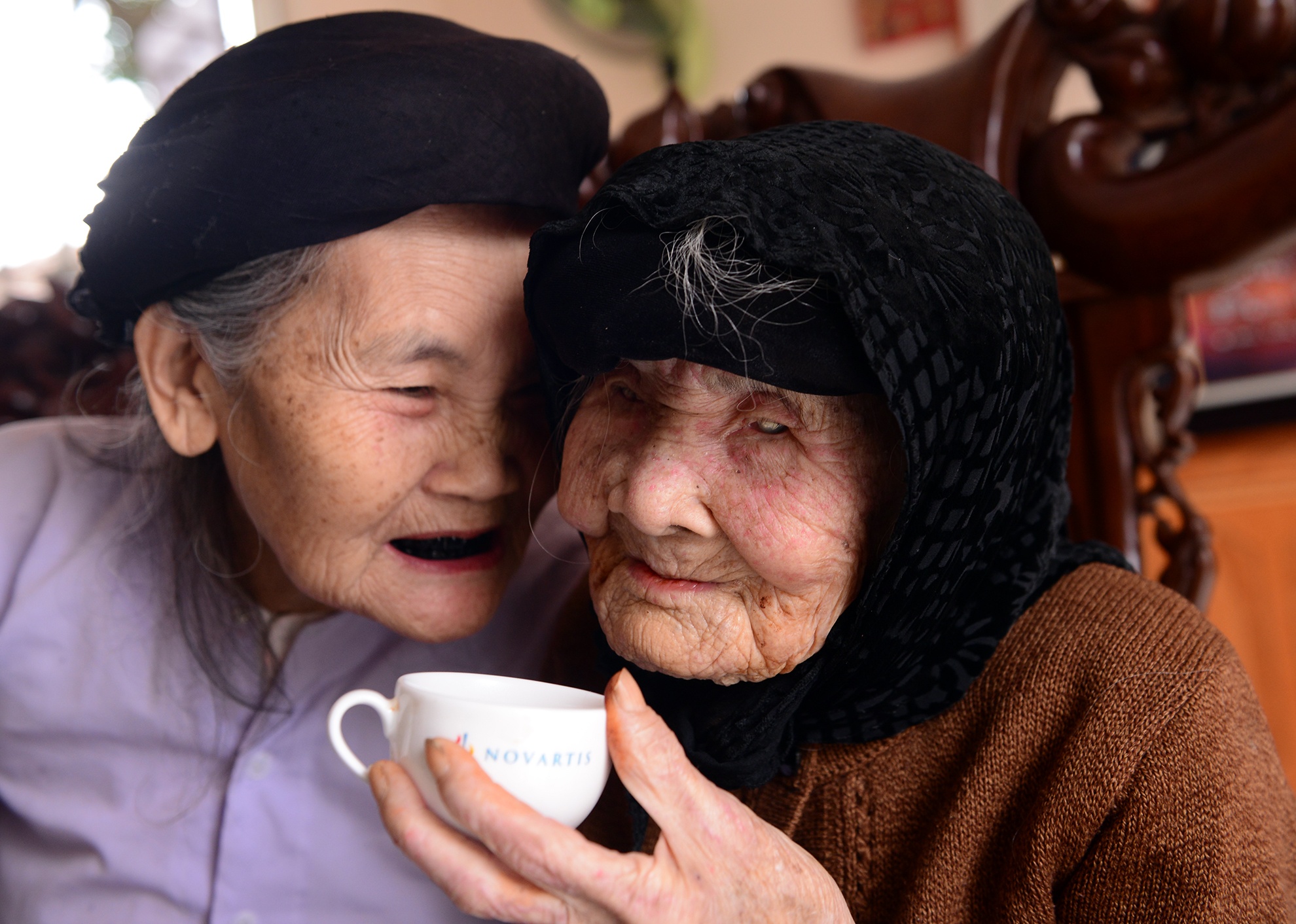 Cu ba 110 tuoi song trong gia dinh 6 the he hinh anh