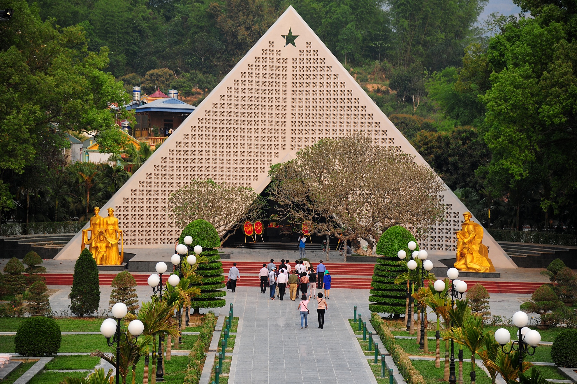 Trước khi Lễ Mít tinh diễn ra, sáng cùng ngày tại Nghĩa trang Liệt sỹ A1 sẽ diễn gia Lễ dâng hương các anh hùng liệt sĩ đã nằm lại chiến trường nơi đây, hầu hết trong số họ vẫn còn vô danh. Đây là một hoạt động vô cùng ý nghĩa, tuyên truyền giáo dục thế hệ trẻ về truyền thống yêu nước, lòng tự tôn, tự hào dân tộc